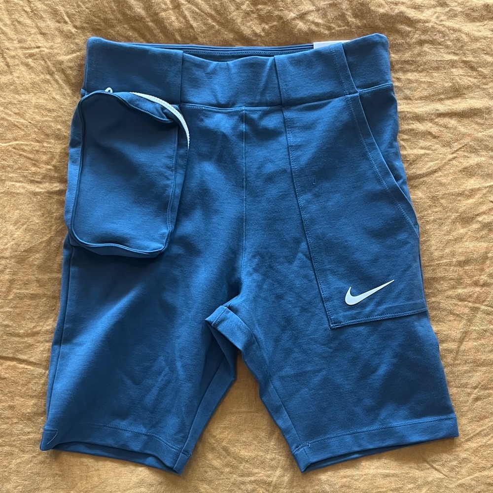 Nike tight fit collant shorts with tech pack